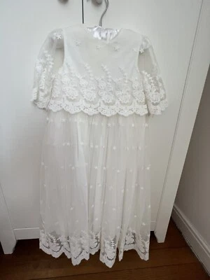Vestido de batizado de manga curta bebê menina vestido de renda com tule. Boutique de carruagem - Imagem 1 de 4