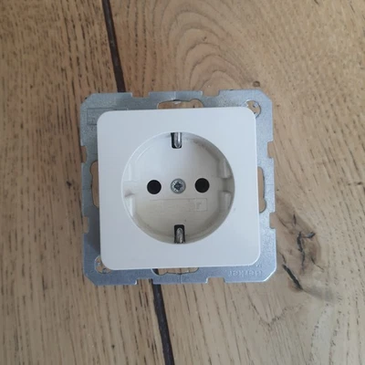 Berker Modul 2 Socket (Outlet) Module 2 -- Cream White - Bild 1 von 4