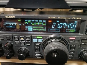 YAESU FT-950 HF/50MHz 100w Transceiver + SCU-17 USB Interface FT8 Ready Japan - Zdjęcie 1 z 24
