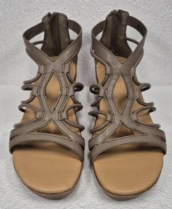 Baretraps Kitra Damen-Sandalen taupe Reißverschluss hinten mittelhoher Keilabsatz offene Zehenpartie Größe 10M - Bild 1 von 16