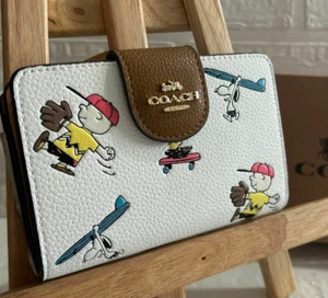 Coach C4899 Peanut Snoopy Charlie Brown Bi-fold Leather Wallet White Outlet - Picture 1 of 4