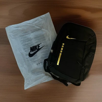 Mochila Nike Elite negra y dorada Foto 1 de 2
