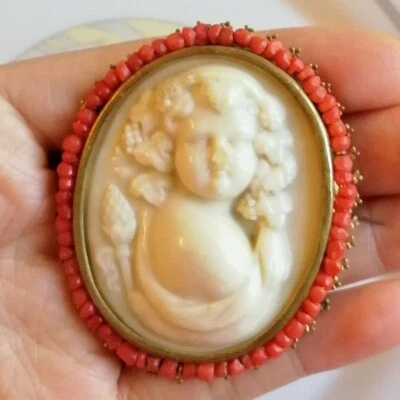 GRAND broche CAMÉE angelot Bacchus corail ANCIEN / COLLECTION bijou  - Photo 1/4