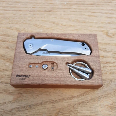 LionSTEEL TRE Folding Knife 2.88" M390 Steel Blade Gray 6Al-4V Titanium Handle - Image 1 of 4