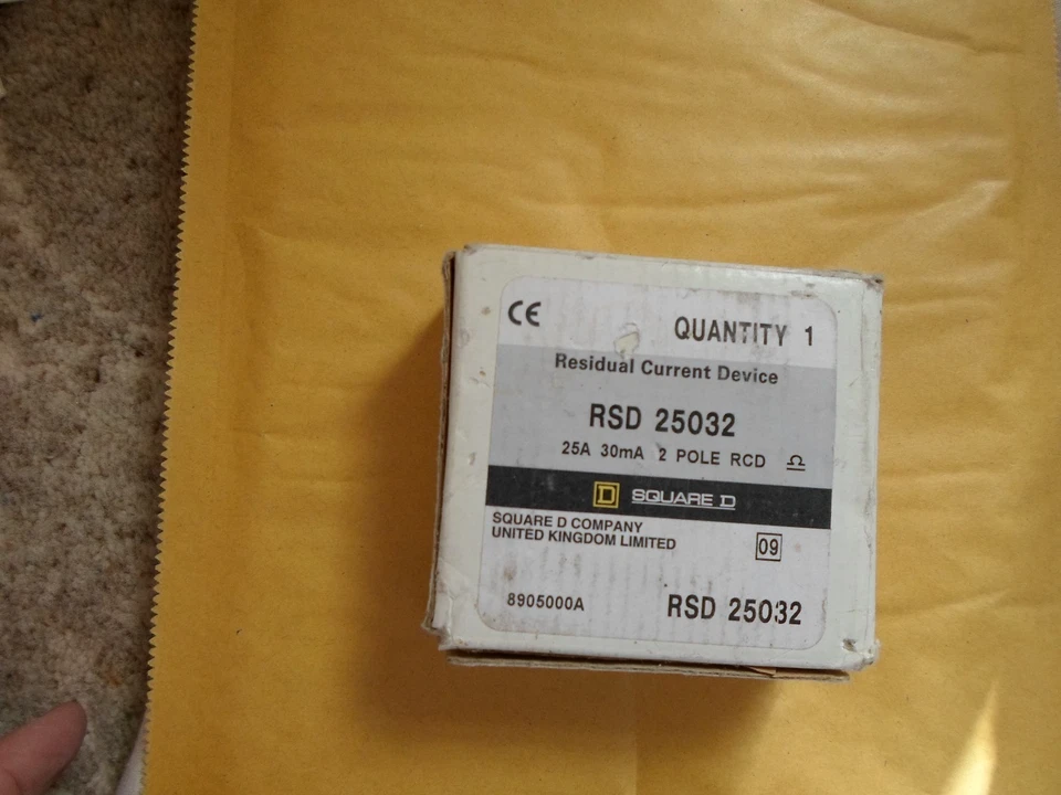 SQUARE D 25 AMP 30mA  (RSD25032) DOUBLE POLE RCD CIRCUIT BREAKER - Image 1 of 1