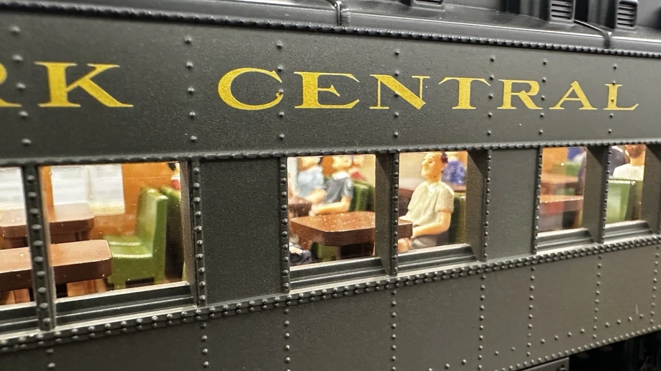 LIONEL 6-15541 纽约 18 英寸重型 StationSounds Diner #370 升级内饰 — 第 1/4 张图片