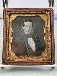 Foto antigua daguerrotipo caballero hombre bien vestido años 1800 - Imagen 1 de 7