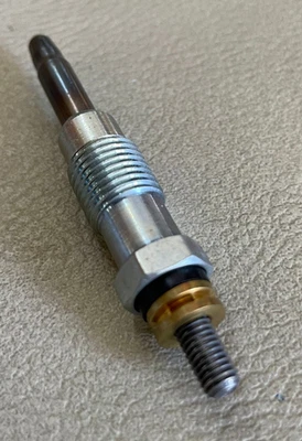 Bosch Diesel Glow Plug (X2) - 0 250 201 039 - For Mercedes-Benz 300TD & More - Image 1 of 3