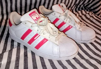 Adidas Juvenil Talla 5.5 - Blanco con Rayas Rosa Brillante - Apenas Usado Foto 1 de 4