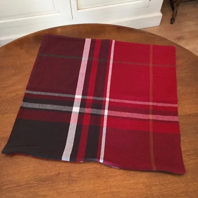 Funda de almohada reversible Pottery Barn McKinley Navidad granja cabaña albergue Foto 1 de 4