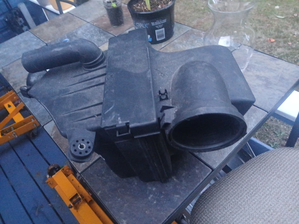 Caixa de ar usada para 2001 BMW 530i - Imagem 1 de 4