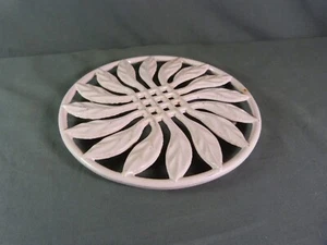 ✿ Französischer Vintage massiver Gusseisen-Emaille rosa Untersetzer 🙂 - Bild 1 von 5