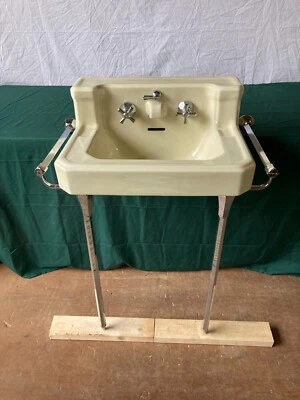 Antique Buttercream Yellow Bath Wall Sink Chrome legs Towel Bars Standard 28-24E - Image 1 of 4