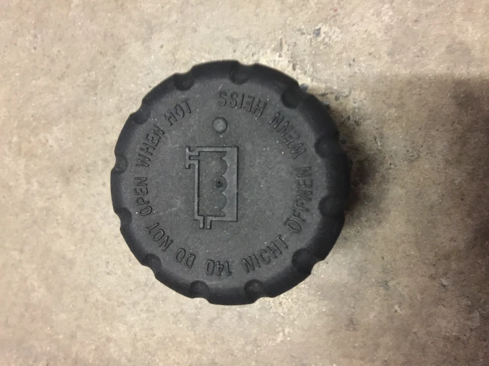 КРЫШКА РАСШИРИТЕЛЬНОГО БАКА БУТЫЛКИ ПЕРЕЛИВА MERCEDES BENZ W169 A170 A200 2005-2011 - Изображение 1 из 1