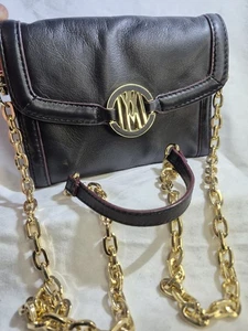 Vintage Antonio Melani Mini schwarze Leder Clutch Stil Crossbody mit goldenem Kettenriemen - Bild 1 von 17