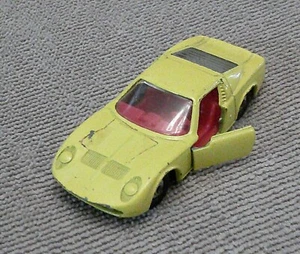 LESNEY MATCHBOX No. 33 LAMBORGHINI MIURA YELLOW W / RED INTERIOR *VINTAGE TOY - Picture 1 of 1