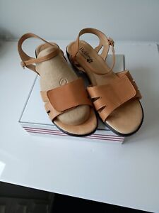 PADDERS LIGHT TAN LEATHER + LEATHER LINED,  'FEELGOODFEET' SANDALS SIZE 41 