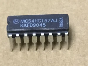 (1 PC)  MOTOROLA  MC54HC157AJ   LOGIC MUX, QUAD, 2-INPUT, HC-CMOS, 16 Pin, Ceram - Picture 1 of 2