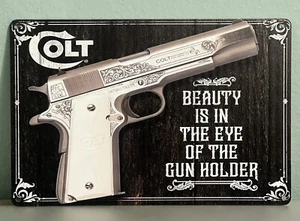 Colt Pistols Schönheit liegt im Auge des Waffenhalters 45 Aluminiumschild 8"x12" Kunst - Bild 1 von 1