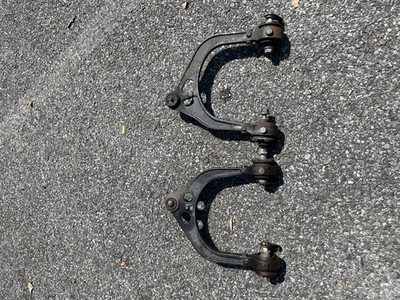 Оригинальные верхние рычаги управления 11-14 Dodge Charger/Chrysler 300 - Изображение 1 из 4