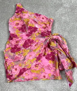 Mini Vestido ShowPo Brailey Un Hombro Envolvente Frontal Rosa Floral Talla 12 ¡NUEVO! - Imagen 1 de 12