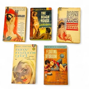 Vintage 1950s-60s PB Lot Pulp Fiction Risqué Covers Floating Bedroom Beach - Picture 1 of 13
