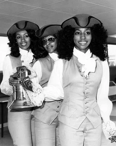 Three Degrees 10" x 8" Photograph no 17 - Imagen 1 de 1