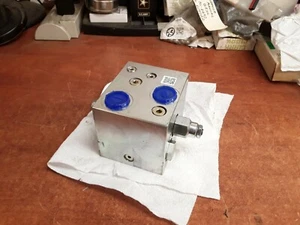 Danfoss 11083941-B-417-10/20 Hydraulic Power Control Block  - Picture 1 of 6