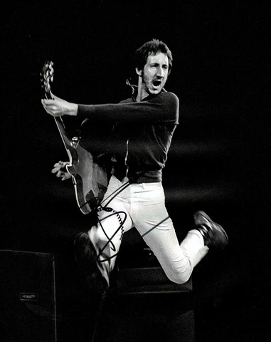 PETE TOWNSHEND The Who SIGNED 10x8 Photo Autograph AFTAL RD COA Rock Legend Cover