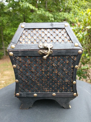 Vintage Rattan /Wicker /Wood Woven Basket With Lid & Clasp 8.5" x 6.5" China Cover