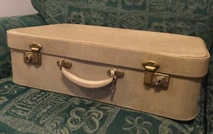 Immaculate Period Piece 40s/50s Red Silk Lined Suitcase with Key & Brass Fitting - Picture 1 of 9