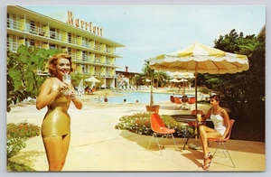 Marriott Key Bridge Motor Hotel Swimming Pool Pretty Women Vintage Postcard - Picture 1 of 2