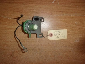 GENUINE OMC VACUUM SWITCH FOR FUEL PUMP 1984-1986 65HP WTLRS MODEL 394935 - Foto 1 di 4