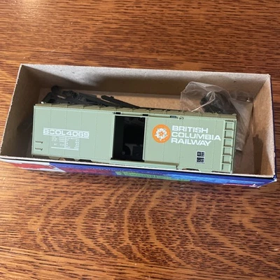 HO Roundhouse Kit #1034 BRITISH COLUMBIA 40' Sliding Door Box Car #4069 - Image 1 of 4