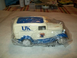 Ertl #F598 "University Of Kentucky #1M" 1932 Ford Panel 1/25 Scale Bank NOS - Picture 1 of 9