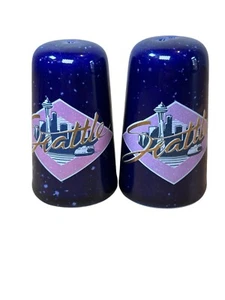 Vintage Ceramic Seattle Souvenir Salt and Pepper Shaker IAAC - Picture 1 of 3