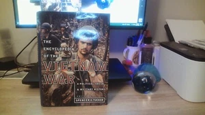 Encyclopedia of the Vietnam War by Spencer C.Tucker HC/DJ 2000 - Picture 1 of 9