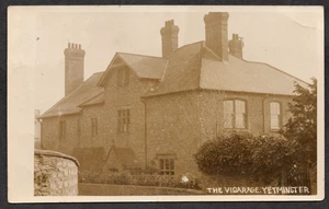 Postcard Yetminster nr Sherborne Dorset village Vicarage posted 1922 RP creases - Picture 1 of 2