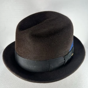 Cappello Fedora Marrone Royal Crest Fine Quality 7 1/4 Vintage - Foto 1 di 12
