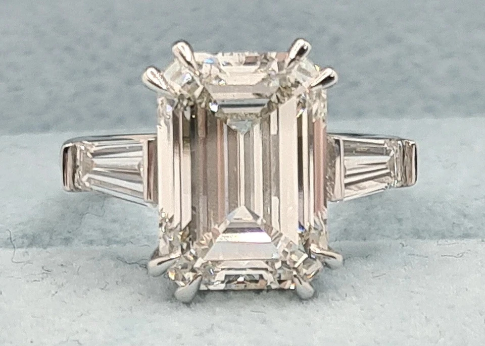 5.50 Ct F VS1 Emerald Cut Lab Grown Diamond IGI Certified 14k White Gold Plated - Image 1 of 4