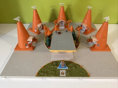 Raro Disney/Pixar Cars Precision Series Sally's Cozy Cone Motel Juego Como Está Foto 1 de 4