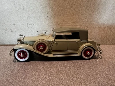 Signature Models 1932 Chrysler Lebaron 1/32 diecast model - Image 1 of 4