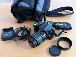 Nikon D D40 mit AF-S DX 18-55mm Objektiv und Tasche, Akku leider defekt - Bild 1 von 6