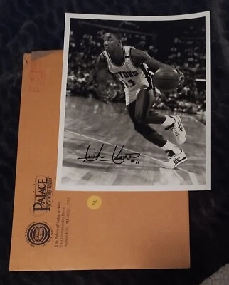 Foto 8x10 firmada en blanco y negro de ISIAH THOMAS Detroit Pistons con sobre original Foto 1 de 4