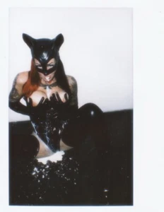 Kunst Akt Catwoman Tasha Instax Wide 3er Set Sofortbildfilm Original Unzensiert - Bild 1 von 3