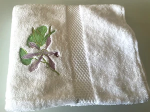 Yves Delorme LOLAVERT Vert Bathtowel New white bath towel flower embroidered - Picture 1 of 4