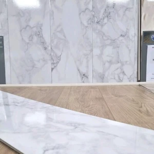 SUPER High Gloss 8 mm AC5 Laminate Flooring *EXCLUSIVE COLOURS* *SAMPLE ONLY* - Picture 1 of 5