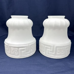 Vintage Art Deco mattiertes geprägtes Glas griechischer Schlüssel Lampenschirme 2 1/4" Monteur Neu aus altem Lagerbestand - Bild 1 von 19