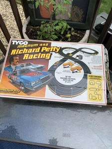 De colección Tyco Magnum 440-X2 Richard Petty Challenge con caja original - Imagen 1 de 9