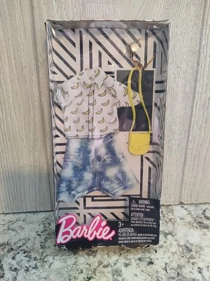 ~FKT02 Barbie FASHIONISTAS Look Completo Moda Paquete Banana Top Denim Pantalones Cortos  Foto 1 de 2